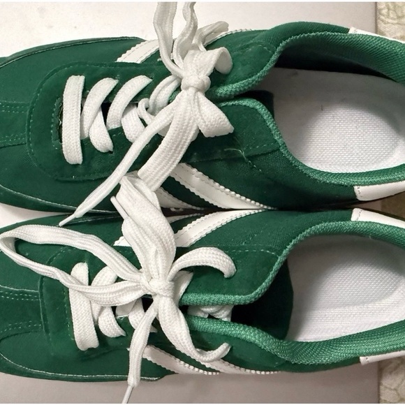 Green Retro Soccer Style Sneakers Women’s 10.5 EU 42 - Picture 4 of 7